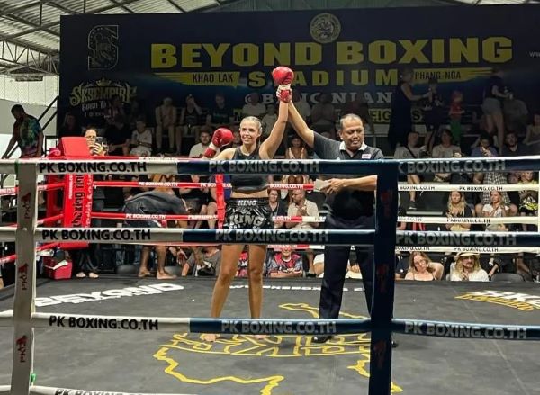 female boxer in thailand